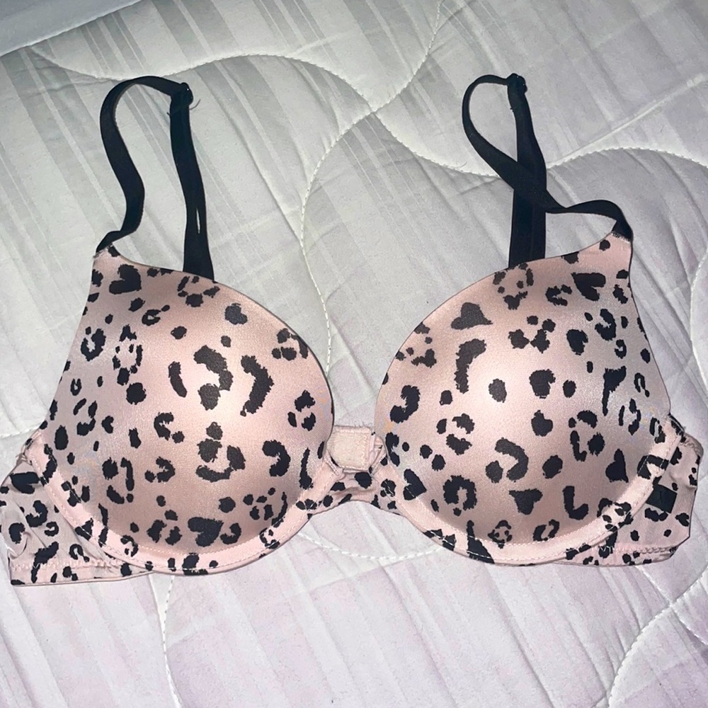 VS PINK 🩷 light pink leopard push up bra
